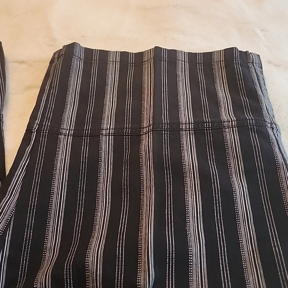 VENEZIA  WOMEN'S CAPRI  - SIZE  20. - Picture 6 of 7